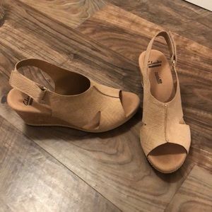 Clarks lightweight nude/beige wedges sz 8.5